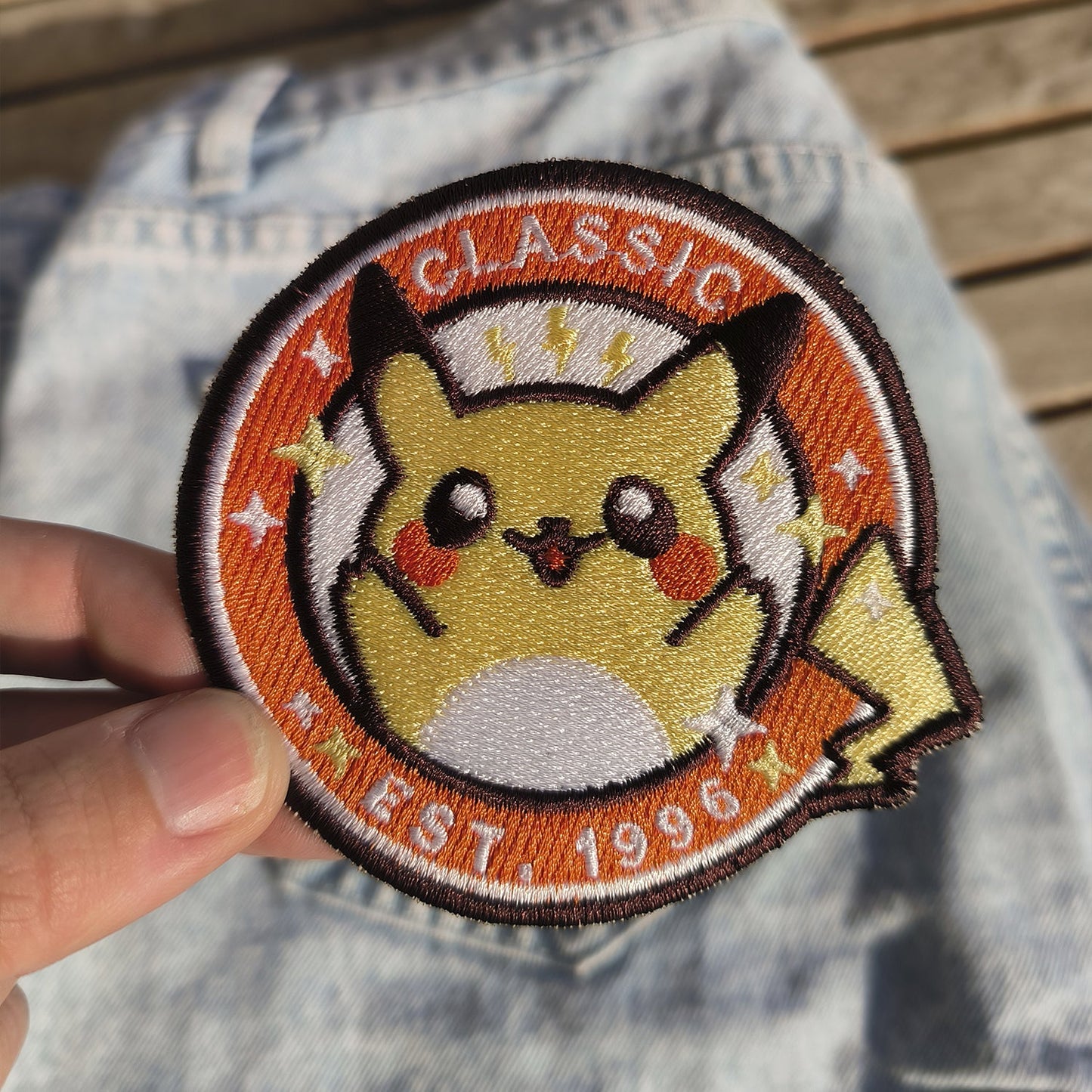 Parche Bordado Anime Tazo Pikachu - Valkynea