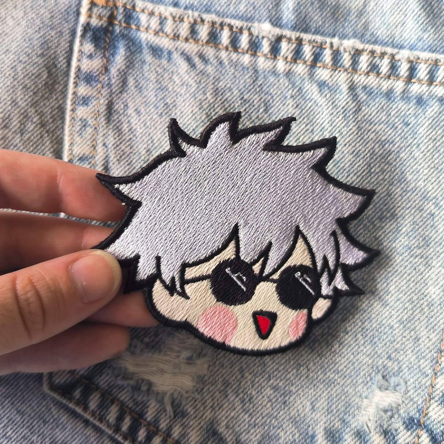 Parche Bordado Anime jujutsu kaisen Gojo Chibbi - Valkynea