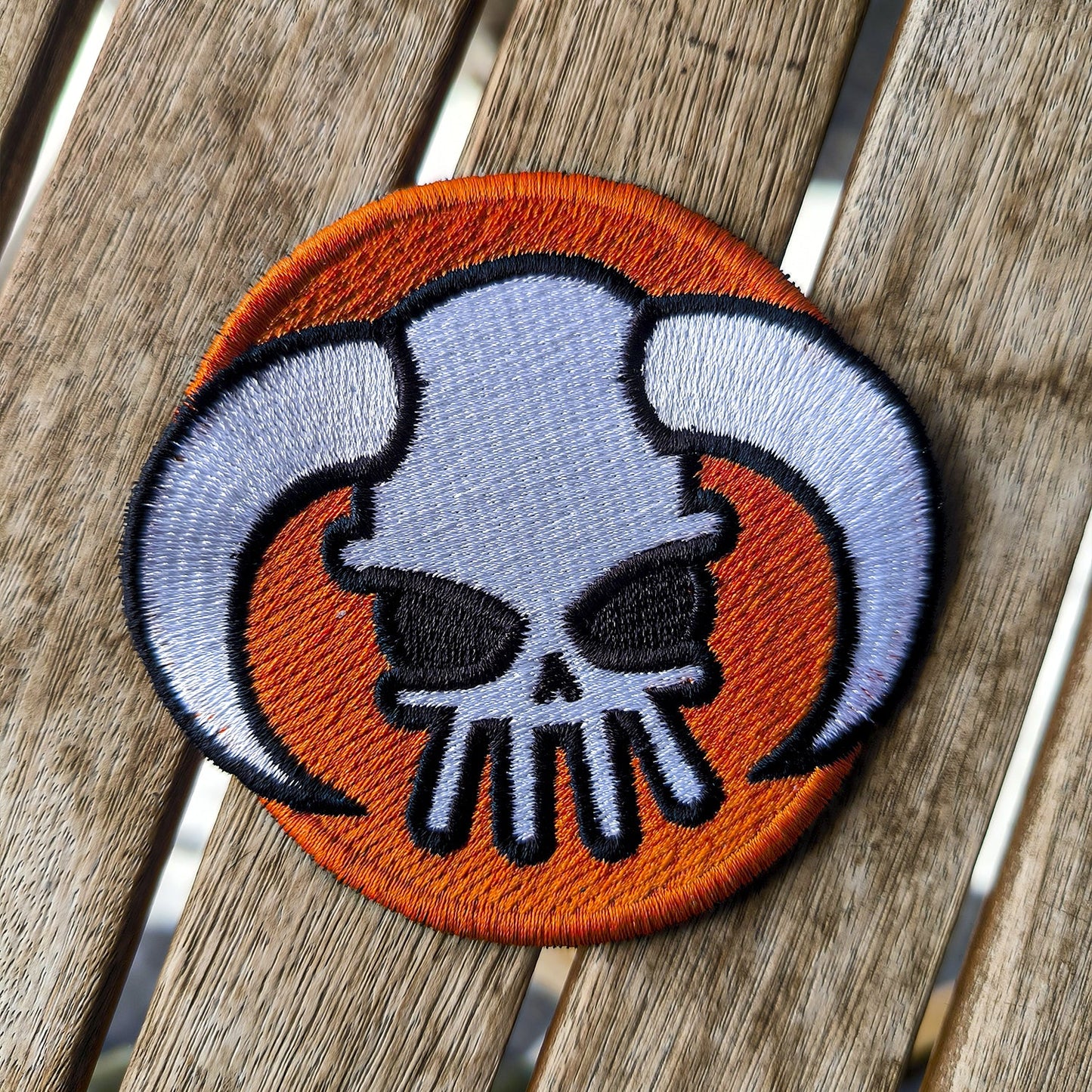 Parche Bordado Anime One Piece Calavera sombrero Ace - Valkynea