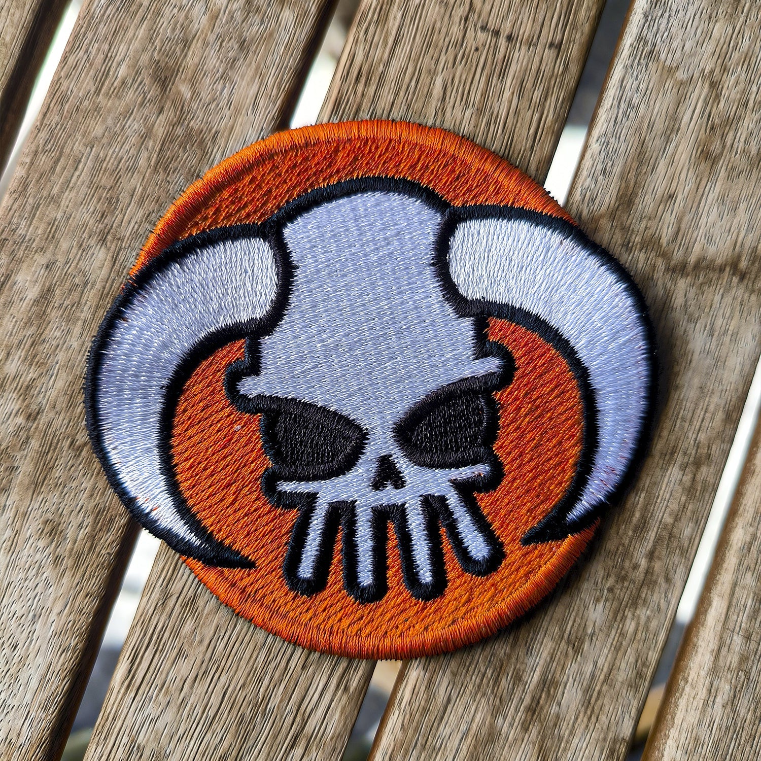 Parche Bordado Anime One Piece Calavera sombrero Ace - Valkynea