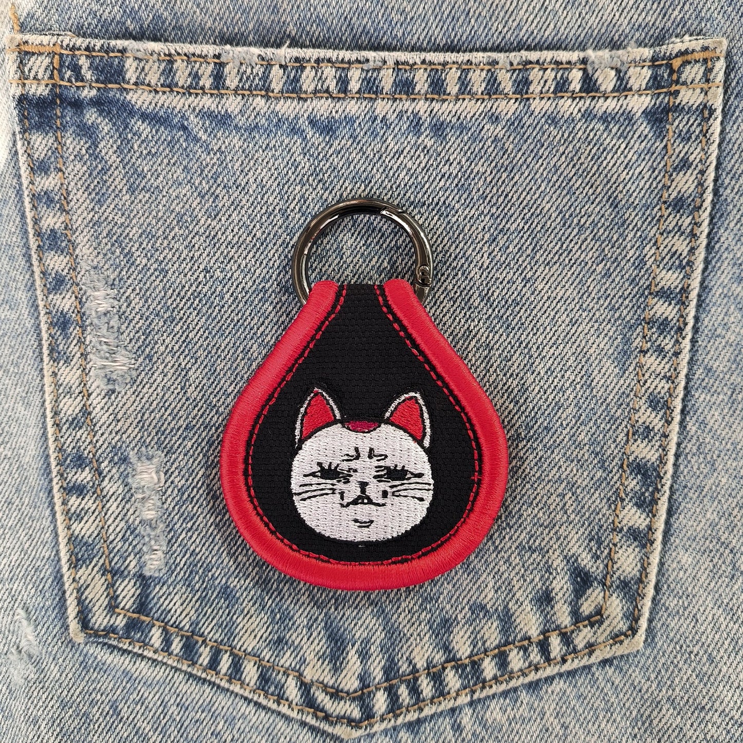 Llavero Bordado Anime Dan da Dan Turbo Vieja - Valkynea