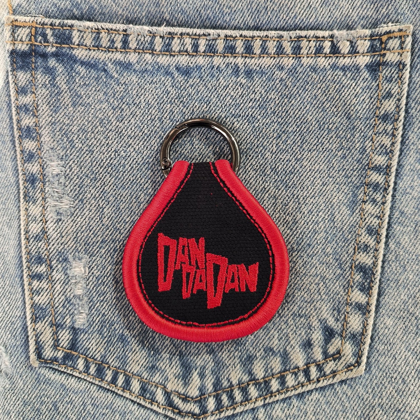 Llavero Bordado Anime Dan da Dan Turbo Vieja - Valkynea