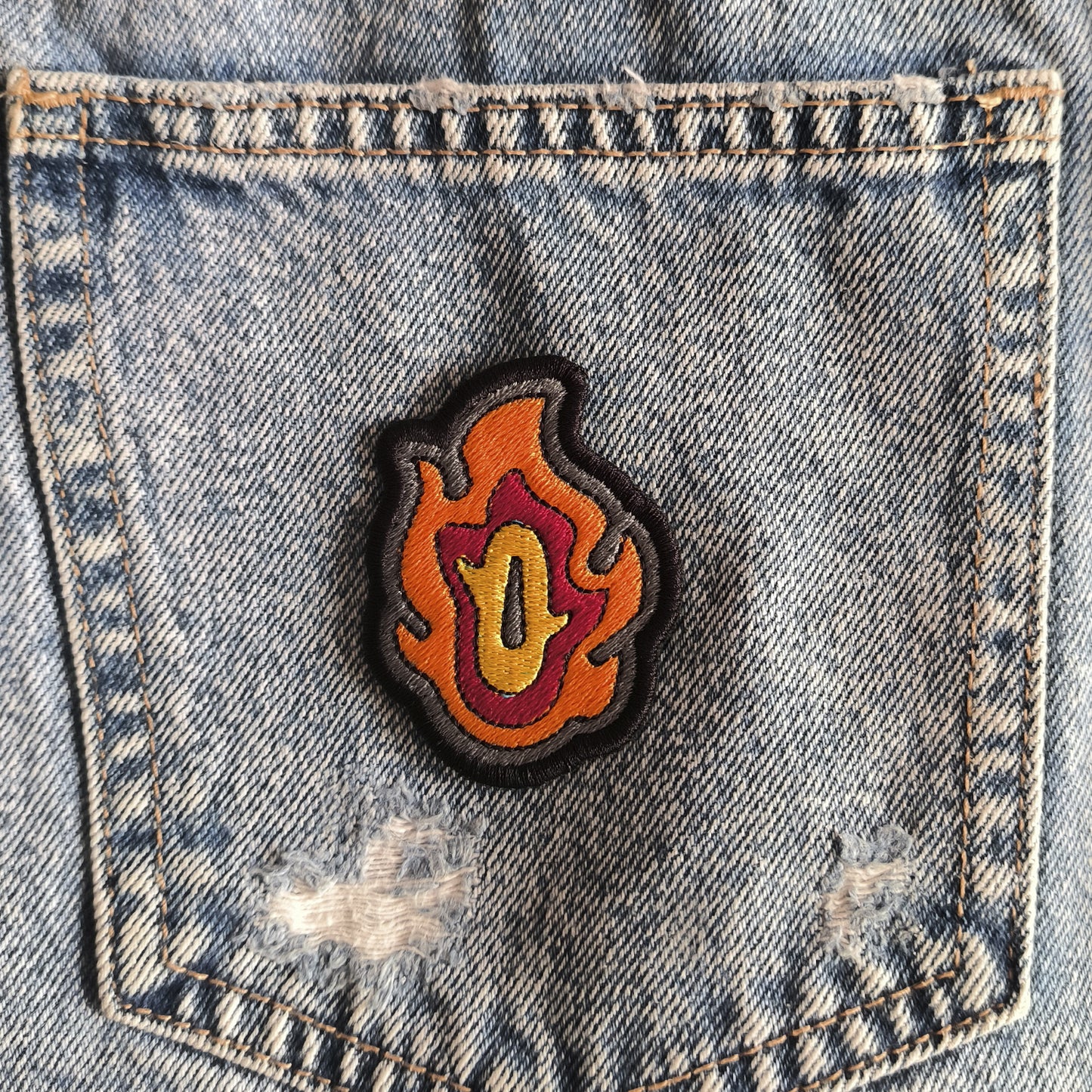 Patch brodé drapeau Attaque des Titans 6 cm